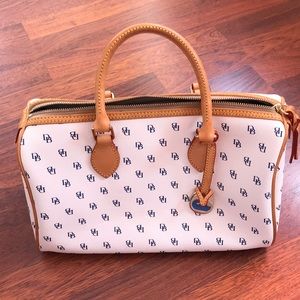 White Dooney & Bourke Leather Handbag